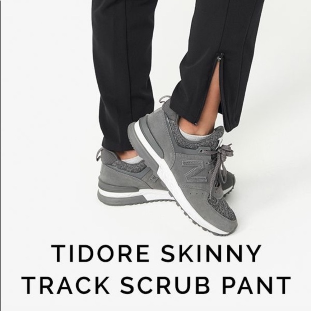 Women’s figs scrub pants never worn.